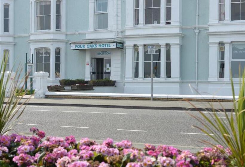 اتاق خانوادگی, Four Oaks