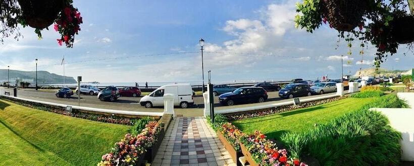 اتاق خانوادگی, Four Oaks