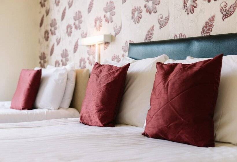 اتاق خانوادگی با چشمانداز دریا, Four Oaks