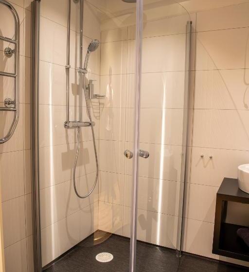 חדר משפחתי, L Syfabriken