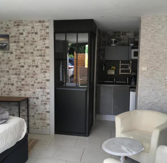 Студия Стандарт, La Calanque Du Boucharel