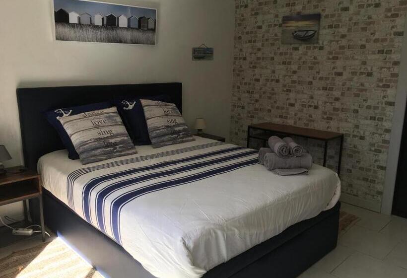 Студия Стандарт, La Calanque Du Boucharel