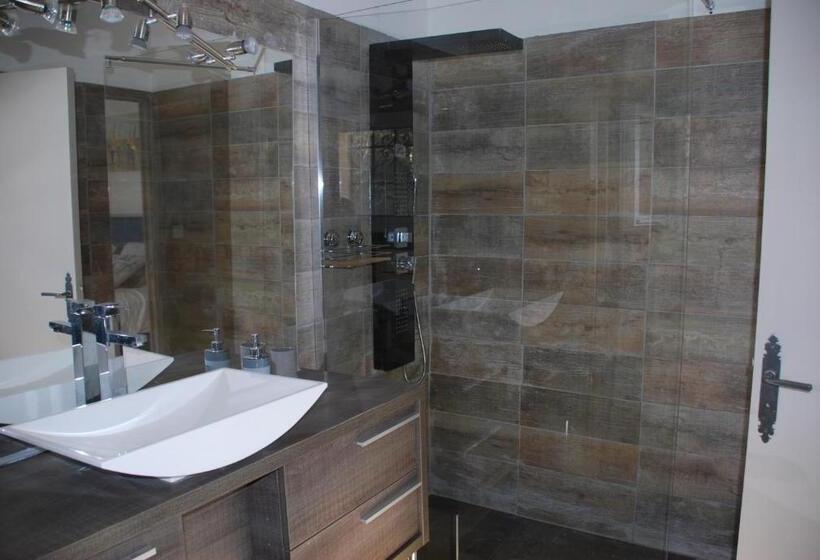 Номер Стандарт, La Calanque Du Boucharel