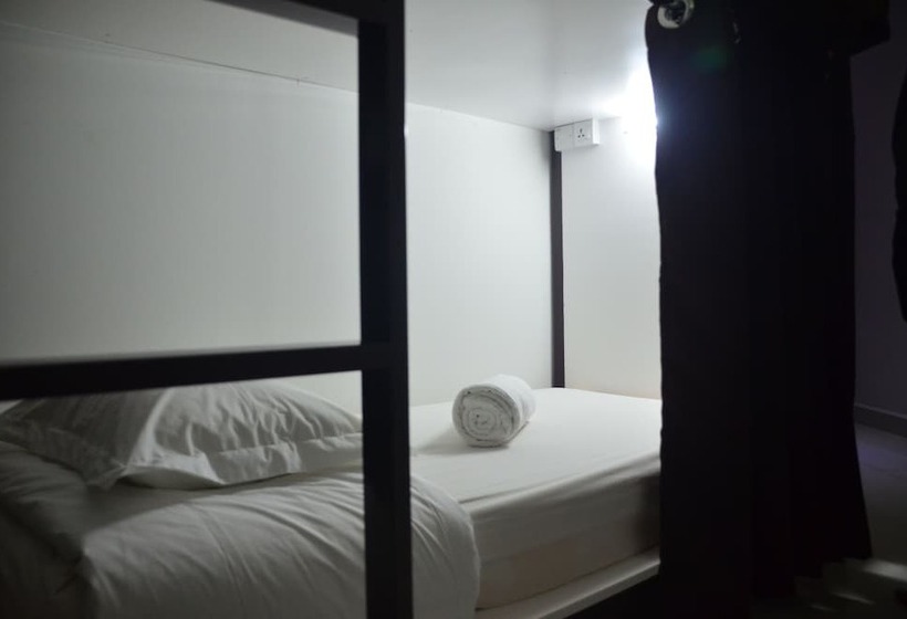 מיטה בחדר משותף, Kl Skyline Hostel & Rooftop Infinity Sky Pool