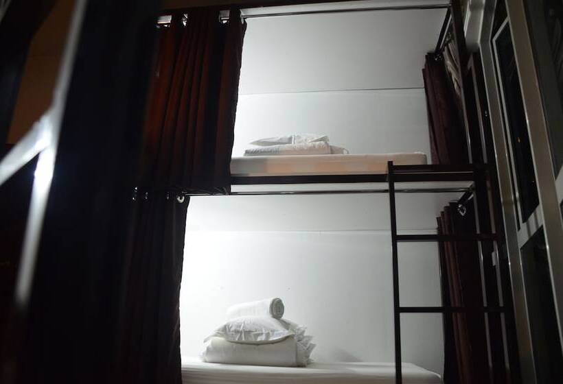 מיטה בחדר משותף, Kl Skyline Hostel & Rooftop Infinity Sky Pool