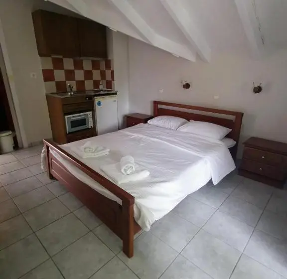 Chambre Triple Basique, Villa Lithitsa