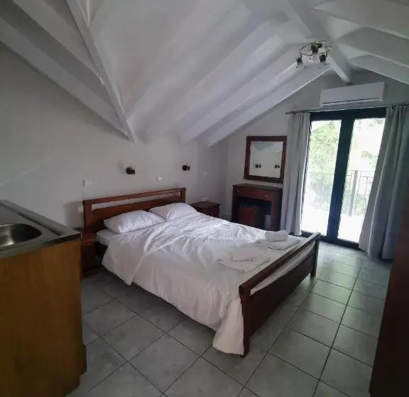 Chambre Triple Basique, Villa Lithitsa