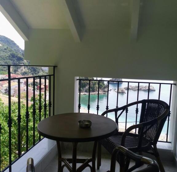 غرفة أساسية ثلاثية, Villa Lithitsa