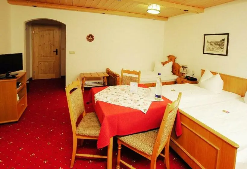 3-Bett-Standardzimmer, Alpenhotel Bergzauber