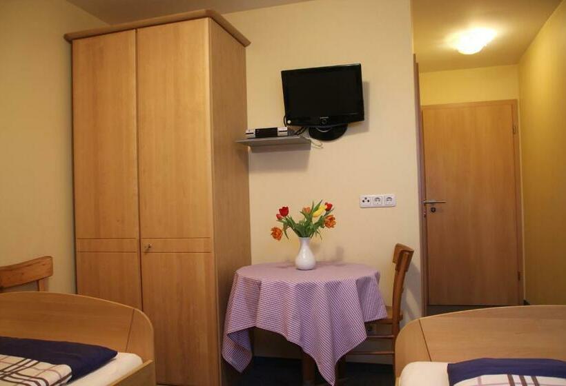 스탠다드 싱글 룸, Schwarzer Adler