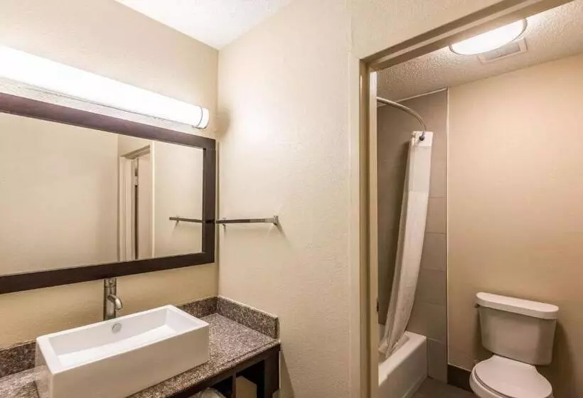 Bisneshuone, Colby Inn And Suites