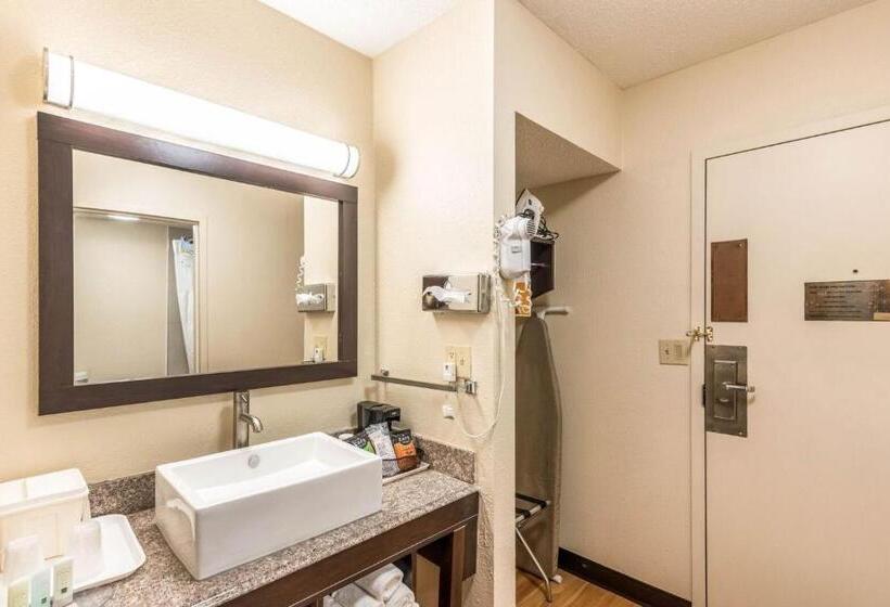 Номер бизнес-класса, Colby Inn And Suites