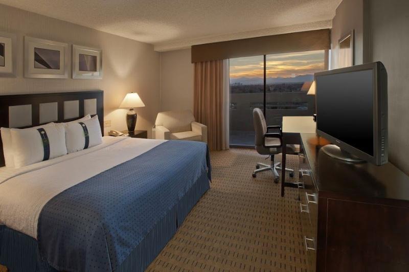חדר סטנדרט עם מיטת קינג, Holiday Inn Denver East, An Ihg