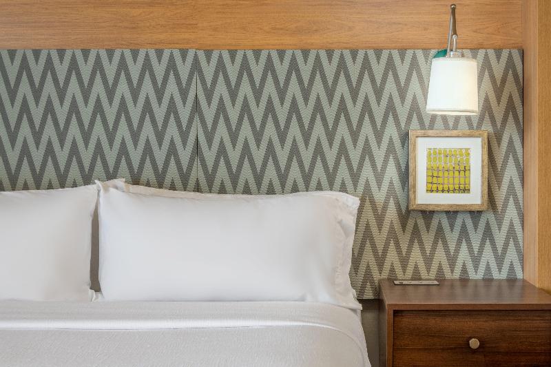 חדר סטנדרט עם מיטת קינג, Holiday Inn Denver East, An Ihg