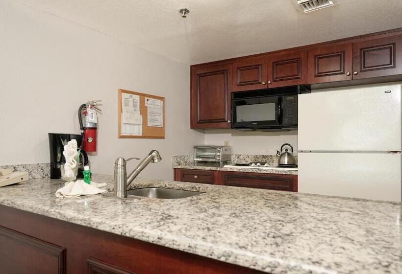 디럭스 스위트, Parc Corniche Condominium Suites