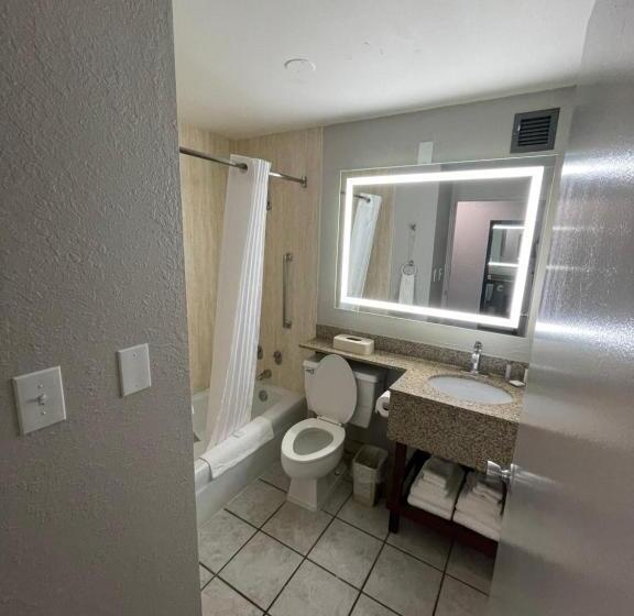 غرفة قياسية مزوَّدة بشُرفة, Pine Lake Resort And Banquets