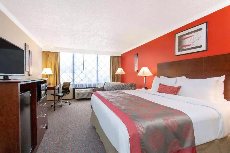 キングサイズベッドのエクゼクティブ, Ramada Hotel & Conference Center By Wyndham Lewiston