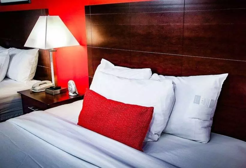 ２ダブルベッドのスタンダードルーム, Ramada Hotel & Conference Center By Wyndham Lewiston