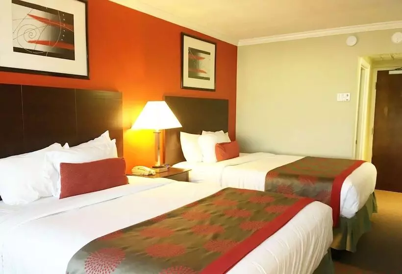 ２ダブルベッドのスタンダードルーム, Ramada Hotel & Conference Center By Wyndham Lewiston
