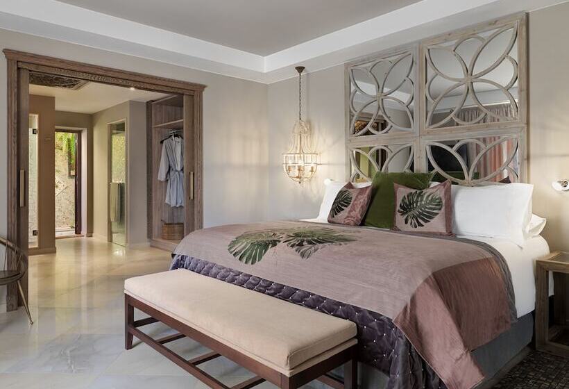 Вилла 3 Спальни с Бассейном, Royal River, Luxury Hotel   Adults Only