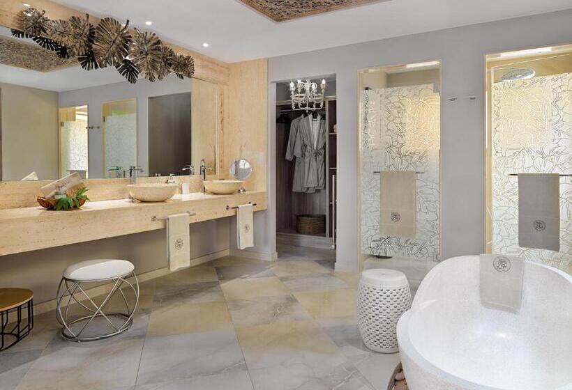 Вилла 3 Спальни с Бассейном, Royal River, Luxury Hotel   Adults Only