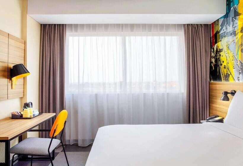 Номер Deluxe, Ibis Styles Bekasi Jatibening