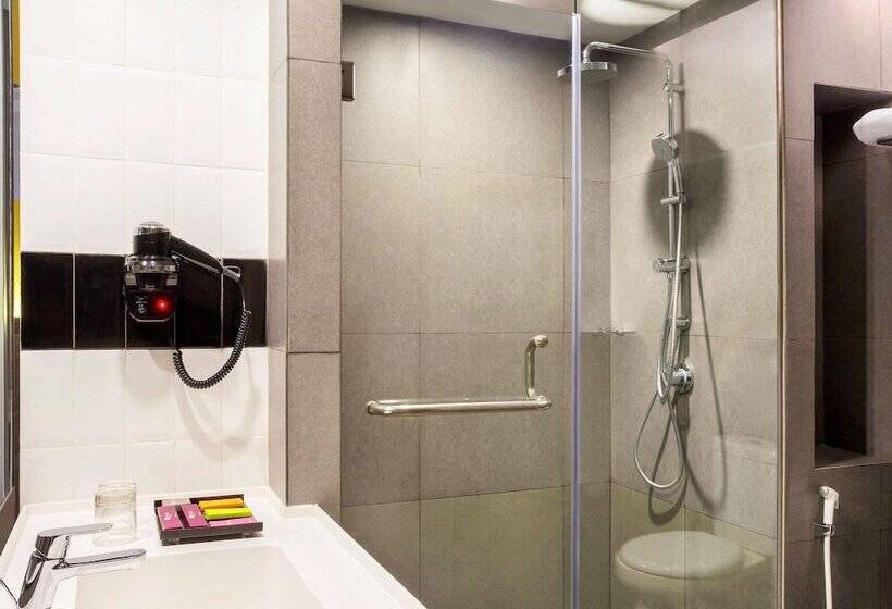 Номер Deluxe, Ibis Styles Bekasi Jatibening