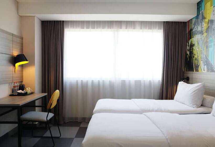 Номер Superior, Ibis Styles Bekasi Jatibening