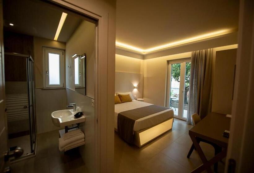 Номер Стандарт Внутренний, Michelino House