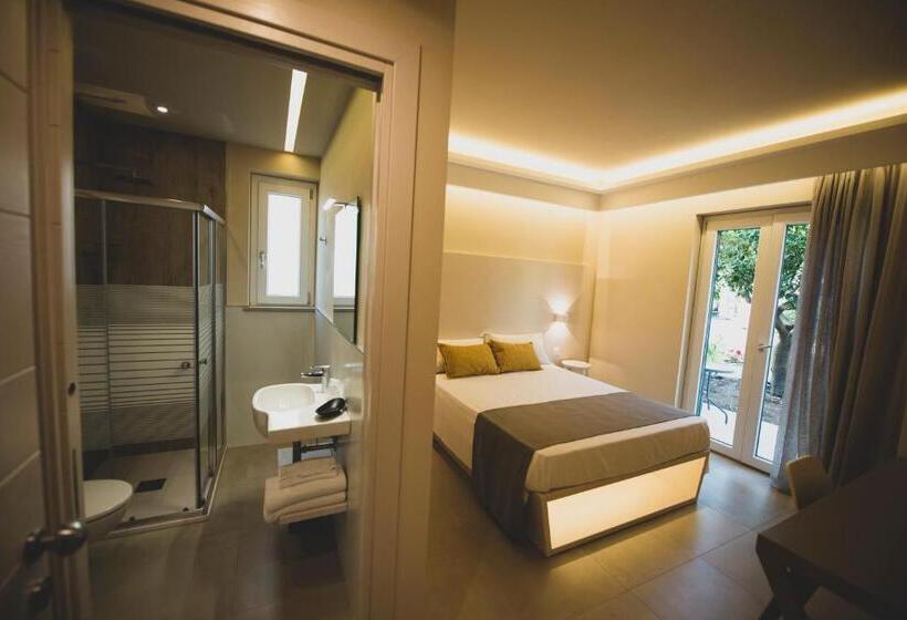 Номер Стандарт Внутренний, Michelino House