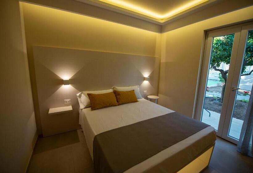 Номер Стандарт Внутренний, Michelino House