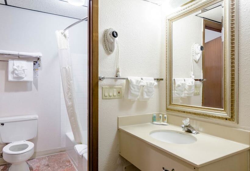 Номер Стандарт 2 Двуспальные Кровати, Quality Inn & Suites Salina