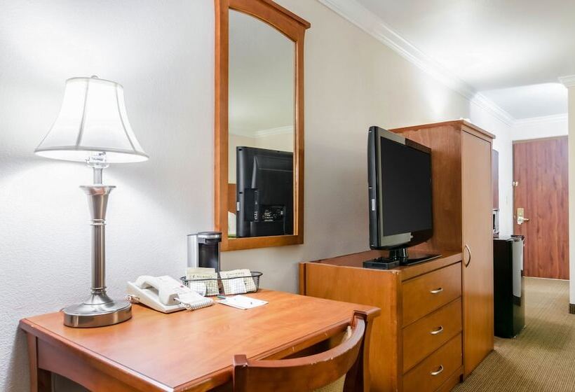 Номер Стандарт 2 Двуспальные Кровати, Quality Inn & Suites Salina