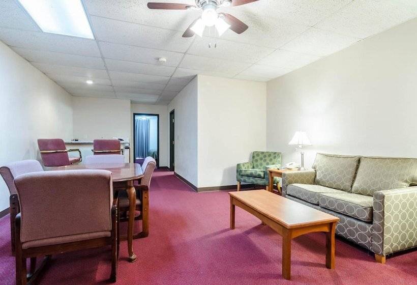 Люкс, Quality Inn & Suites Salina