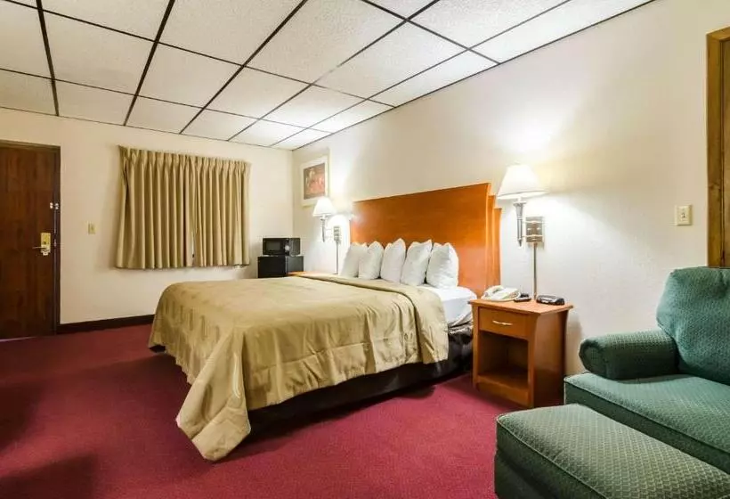 Standard-huone King-vuode, Quality Inn & Suites Salina