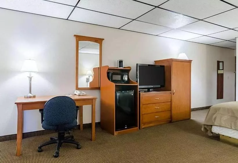 Standard-huone King-vuode, Quality Inn & Suites Salina