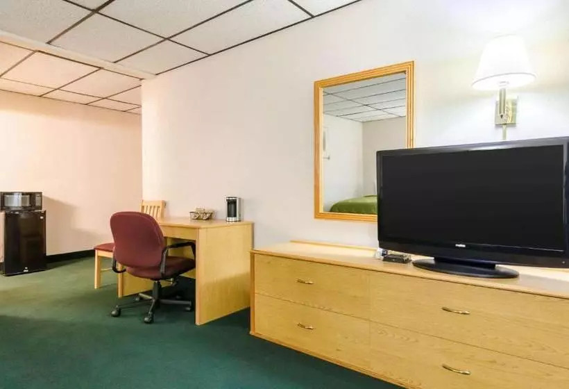 Standard-huone Sisäpuolella, Quality Inn & Suites Salina