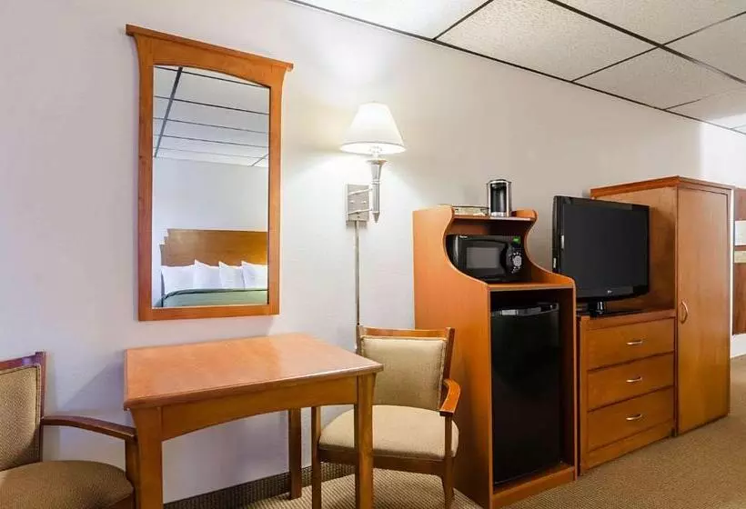 Standard-huone Sisäpuolella, Quality Inn & Suites Salina