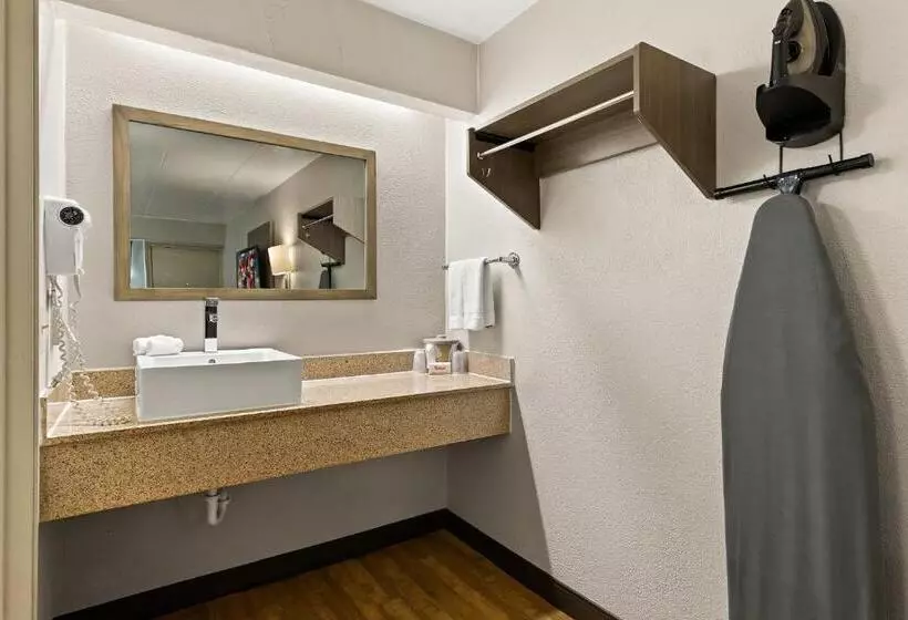 キングサイズベッドのスーペリアルーム, Red Roof Inn Cleveland  Independence