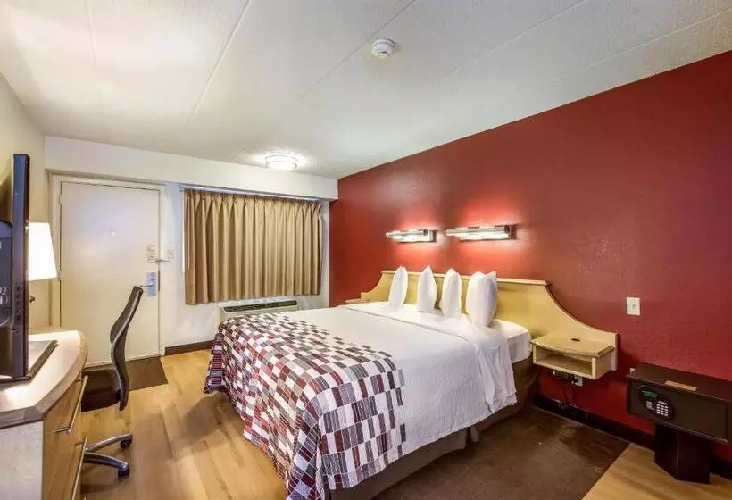 キングサイズベッドのスーペリアルーム, Red Roof Inn Detroit  Plymouth/ Canton
