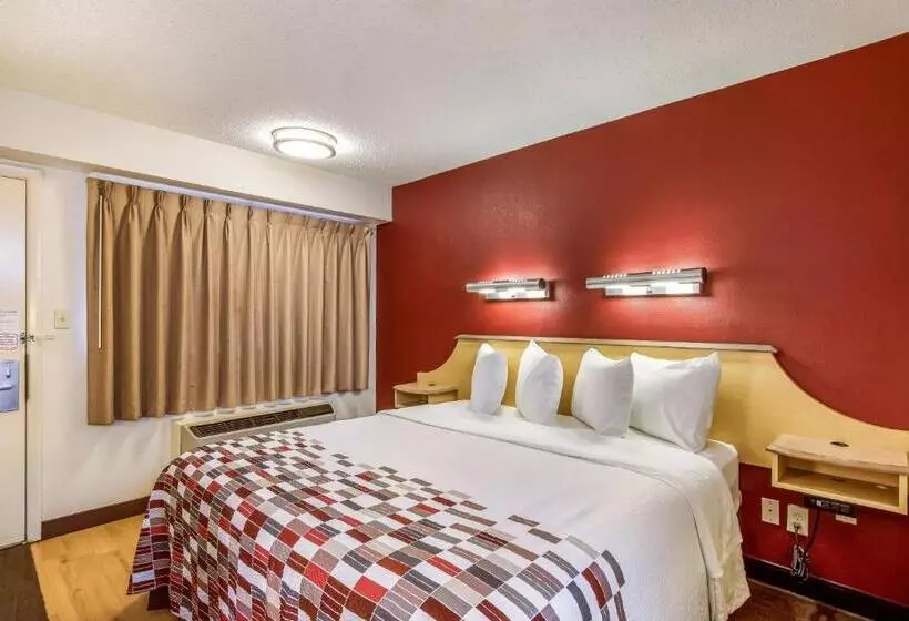 キングサイズベッドのスーペリアルーム, Red Roof Inn Detroit  Plymouth/ Canton