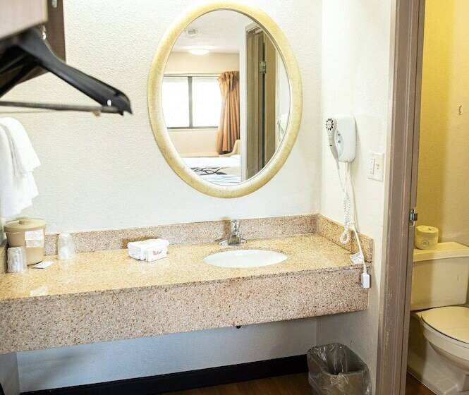 Номер Superior, Red Roof Inn Rochester  Henrietta