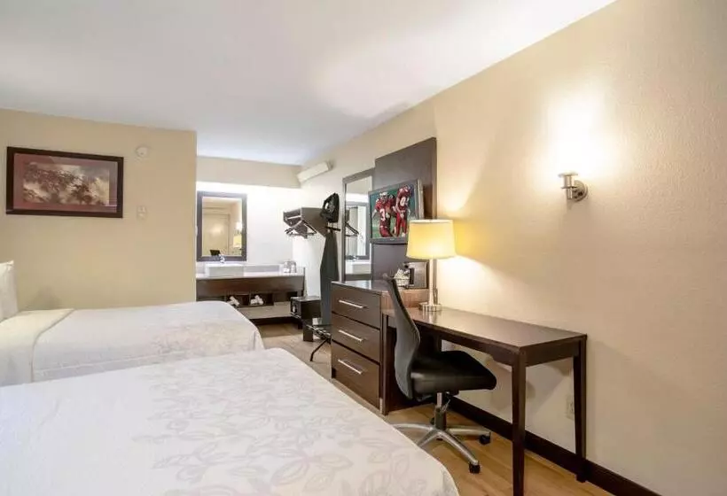 ２ダブルベッドのスタンダードルーム, Red Roof Inn Plus+ St Louis   Forest Park/ Hampton Ave 