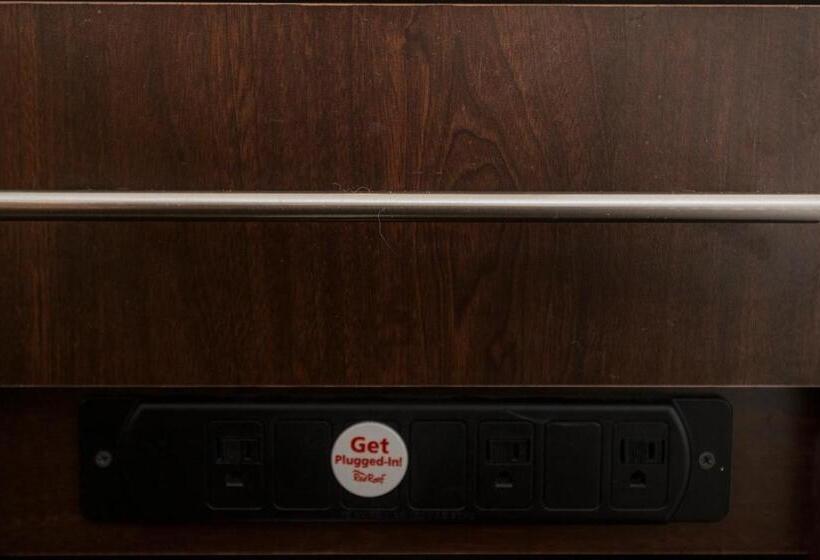 디럭스 룸 킹사이즈 침대, Red Roof Inn Plus+ St Louis Forest Park/ Hampton Ave