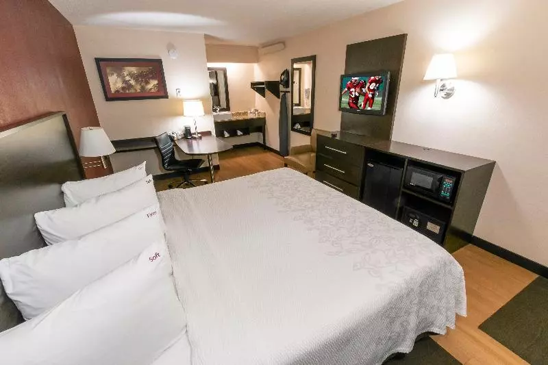 キングサイズベッドのスーペリアルーム, Red Roof Inn Plus+ St Louis   Forest Park/ Hampton Ave 