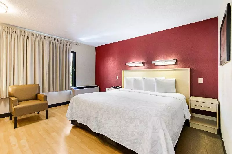 キングサイズベッドのスタンダードルーム, Red Roof Inn Plus+ West Palm Beach