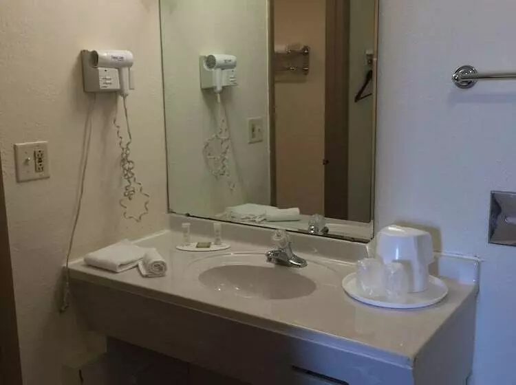 Standard-huone Parivuode, Super 8 By Wyndham Junction City