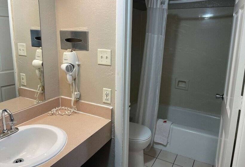 Номер Стандарт 2 Двуспальные Кровати, Super 8 By Wyndham Junction City