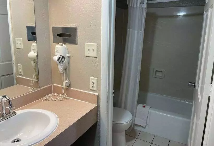 Standard-huone 2 Parivuodetta, Super 8 By Wyndham Junction City