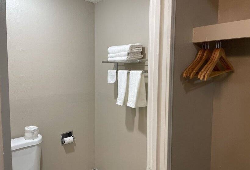 Номер Стандарт 2 Двуспальные Кровати, Super 8 By Wyndham Junction City